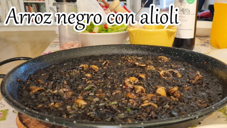 Descubre el secreto para preparar un delicioso arroz negro con alioli en casa
