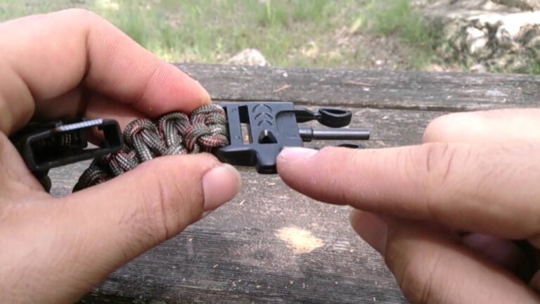¡Aprende a encender hogueras con una pulsera de supervivencia en 3 pasos!
