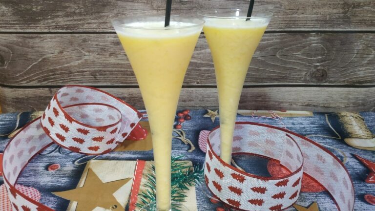 Fresco y chispeante: Sorprende con un sorbete de piña al cava