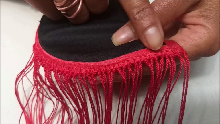 Descubre cómo crear espectaculares hombreras con flecos en solo minutos
