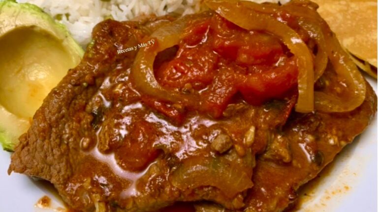 Aprende a preparar un delicioso bistec de carne encebollado en casa
