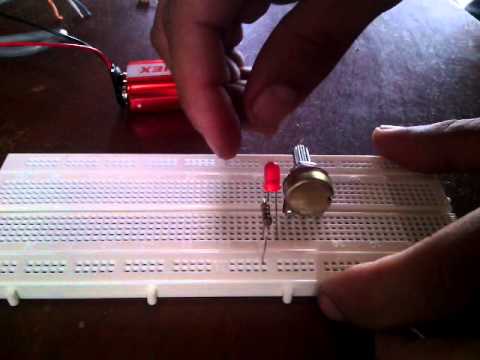 Aprende a crear un circuito b&aacute;sico en protoboard de forma f&aacute;cil