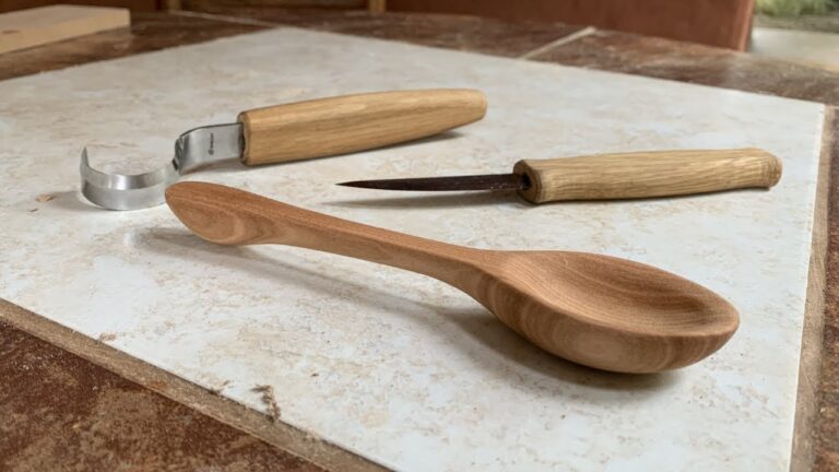 Descubre el arte de crear cucharas de madera: ¡una manualidad artesanal!